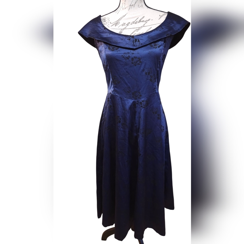 Elegant Blue Off-Shoulder Dress - Picture 2 of 7